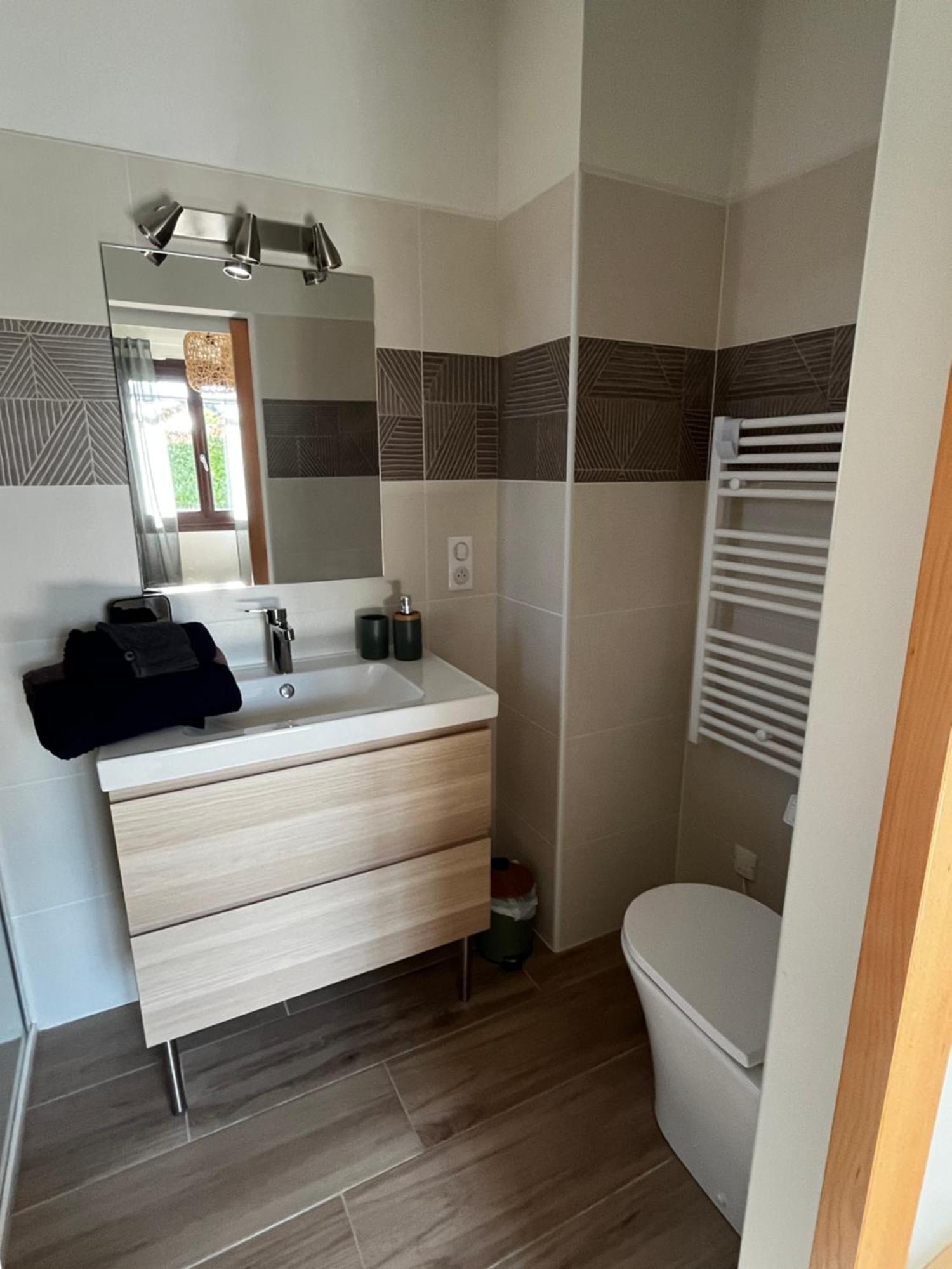 Bed and Breakfast Les Voyages De Louison Lavardac Экстерьер фото